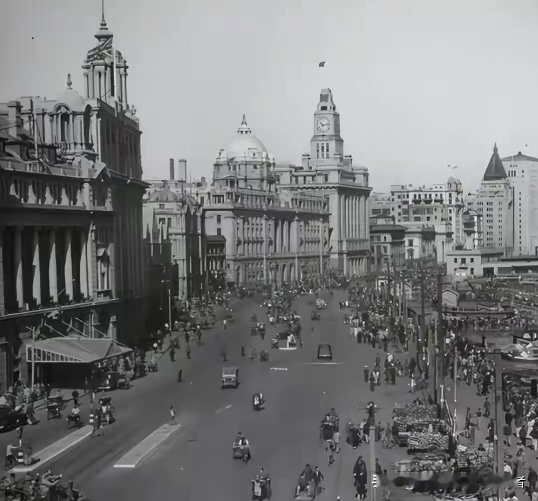 1949年5月，历经半月激战的上海，终于驱散硝烟迎来新生。一封从北京发来的紧急密