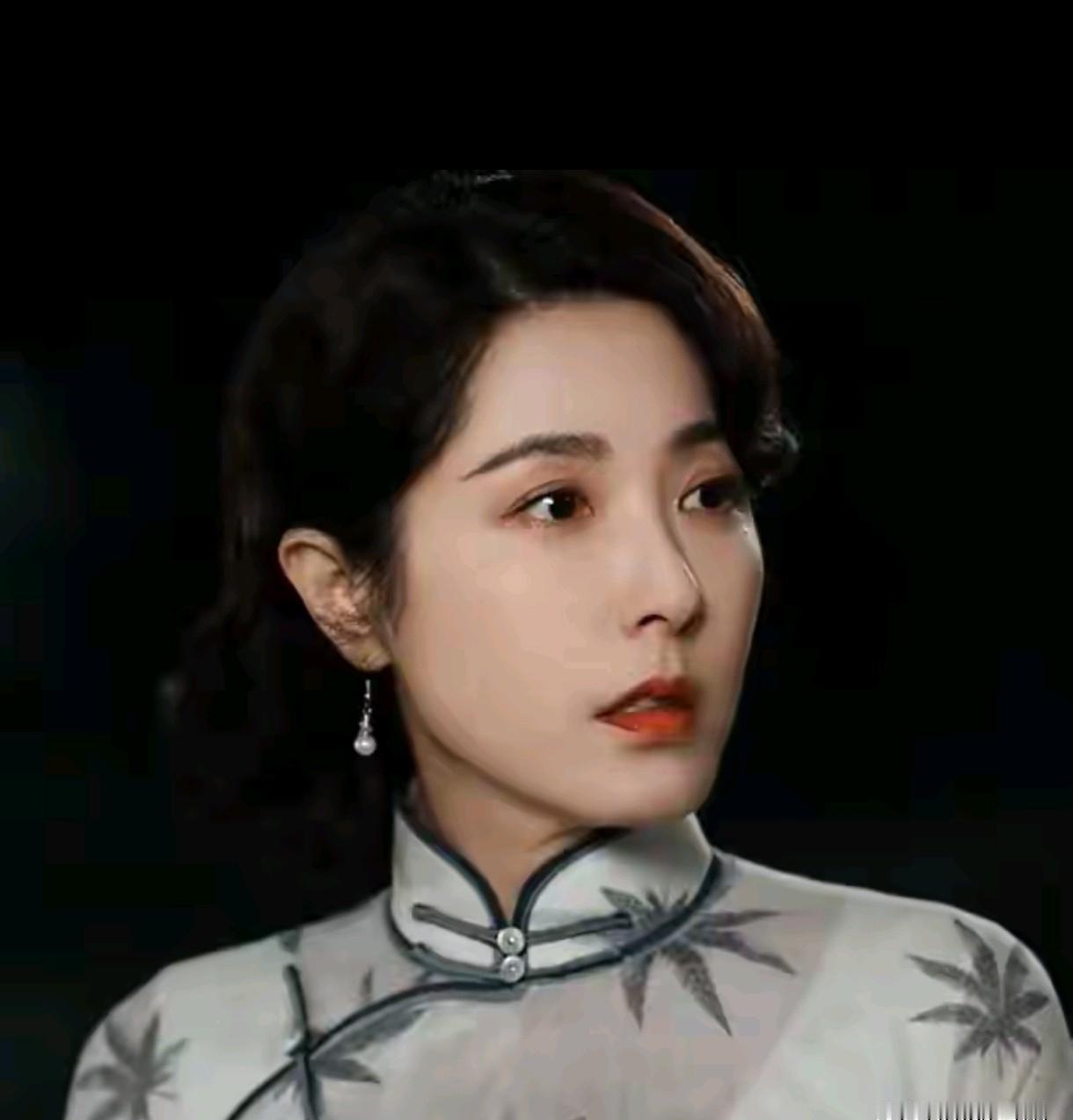 一部拿奖拿到手软的剧，观众最津津乐道的，反而是那个被骂的配角。
收视率峰值破3