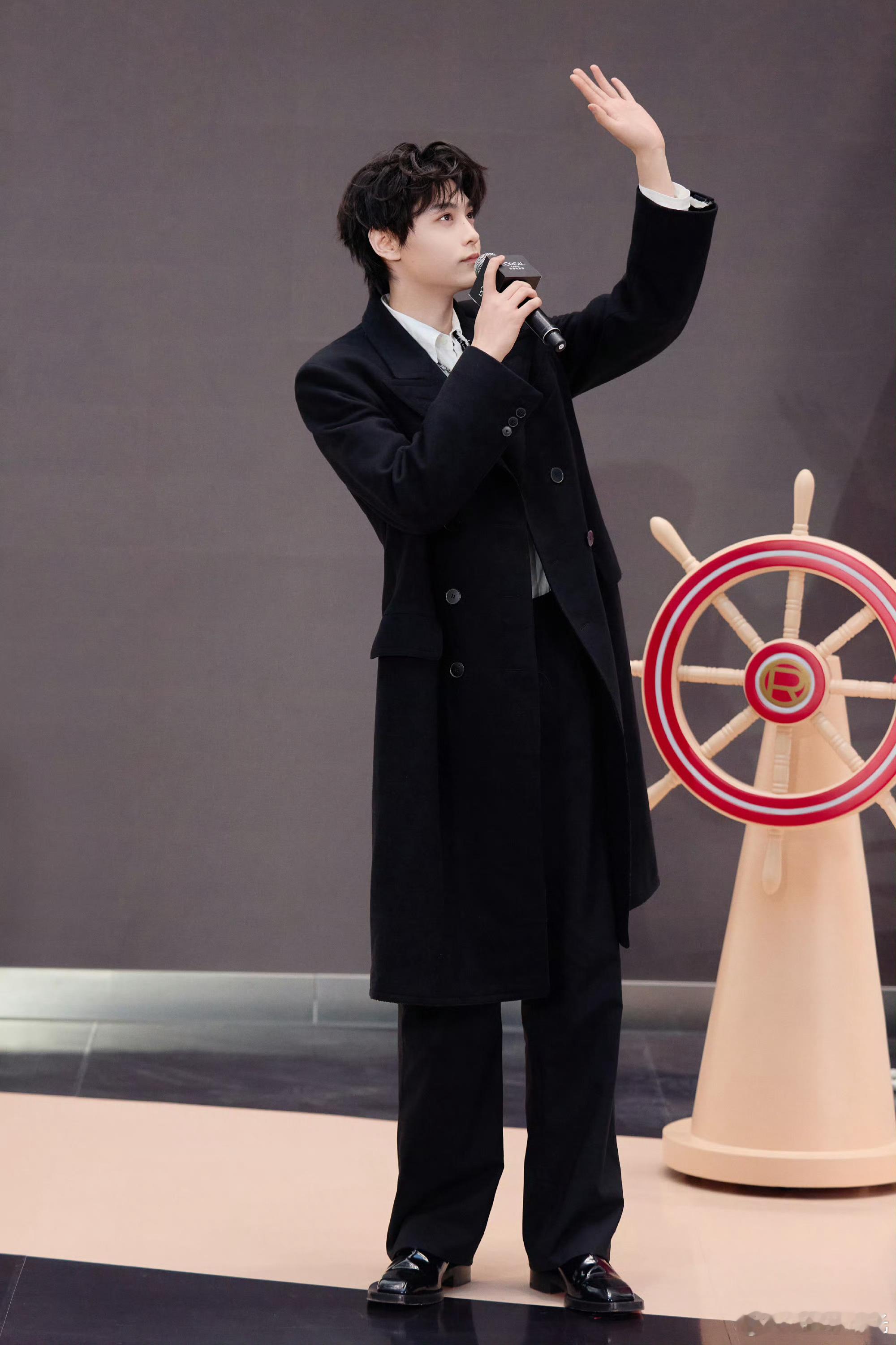 田栩宁 txn未完待栩 “月色朦胧如皎珠  春风烟雨一样等你  水漫漫  思念如