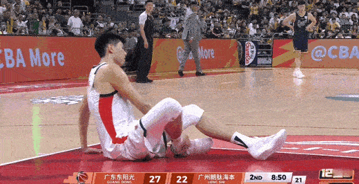 崴脚后继续坚持比赛，这是铁了心要干杜锋 