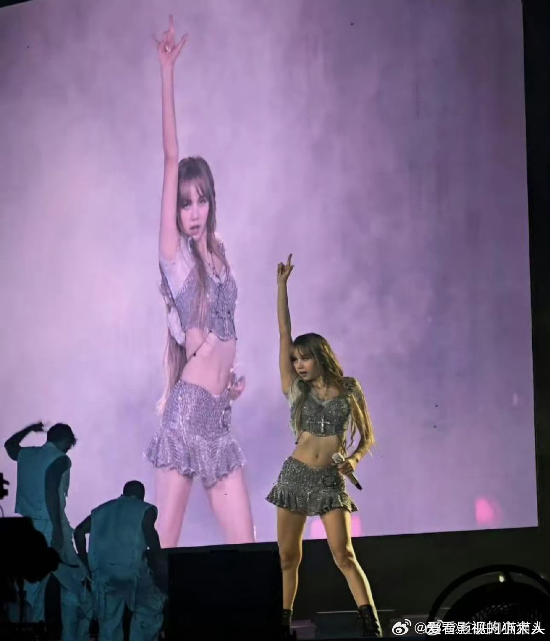 Lisa只需一个妆造就能美出圈Lisa男舞伴吃得真好这个Lisa ​美爆了 ​​