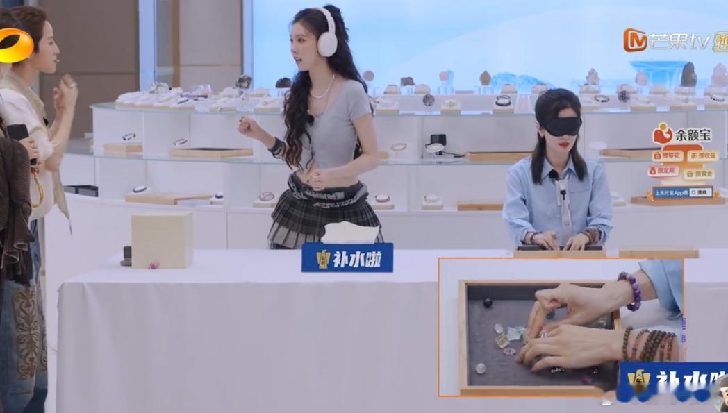 李晟偷题了吧 李晟的听力水平太绝了！题目刚念一半，她就凭听力提前锁定答案，正确率