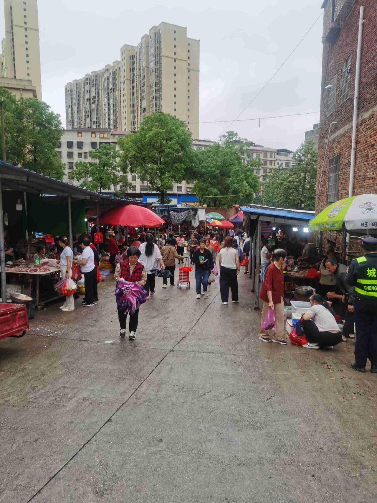 我的今日状态：😪没睡醒
我这里的天气：🌈雨过天晴

生活是一场吃喝拉撒睡，像