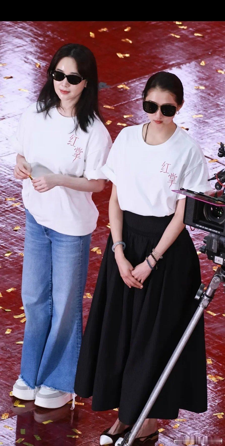 关晓彤，陈星旭《红掌》开机路透，两个人状态好好 