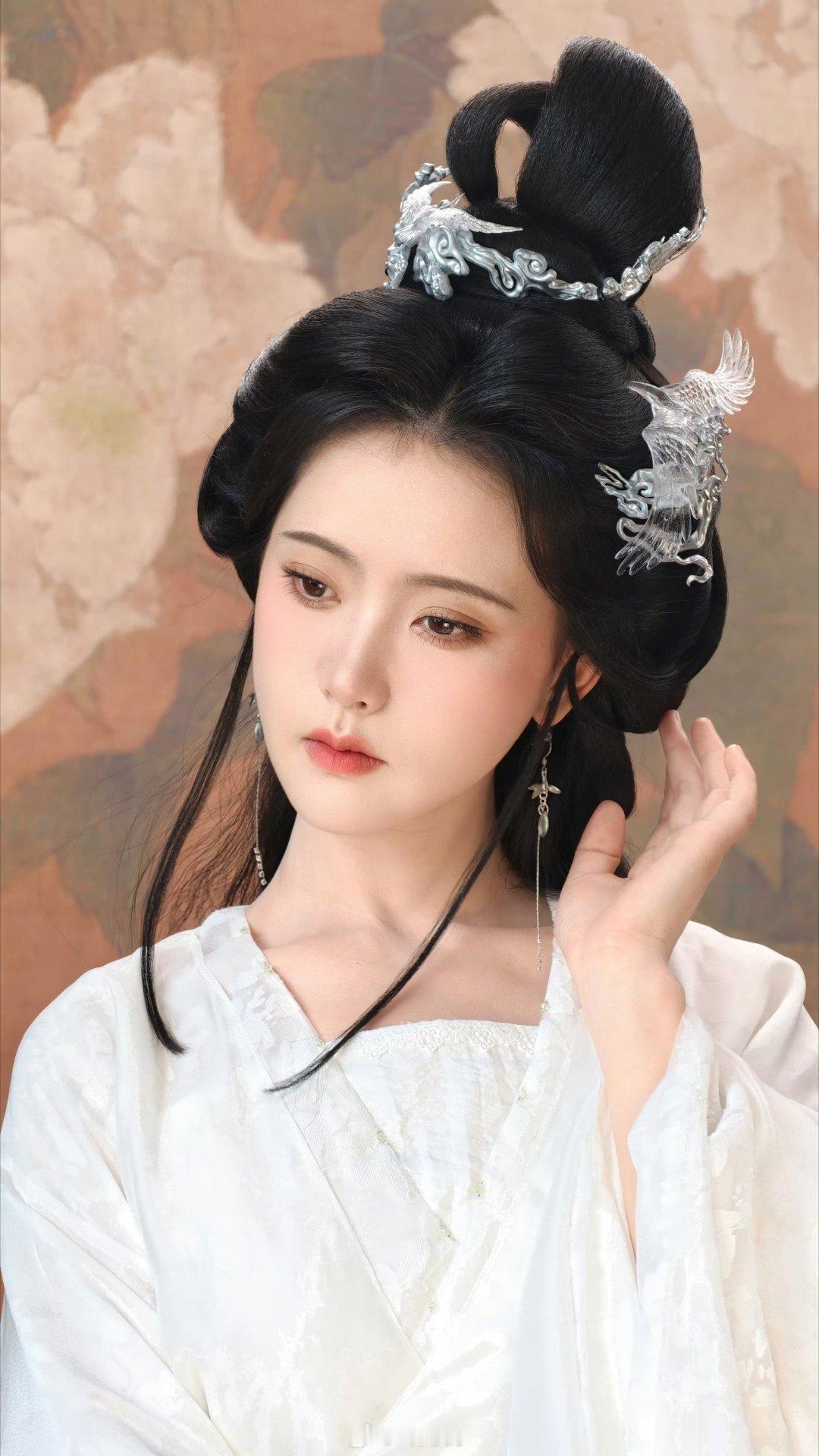 谁来管管短剧演员的出发图 林秋奈这套出发图质感直接出圈，妆造氛围感拉满，颜值状态