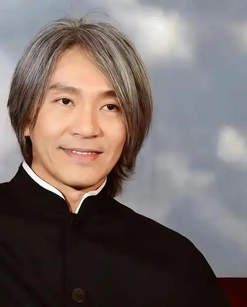 星爷打死也想不到自己居然能爆火到这般地步。
 
所到之处皆是人山人海。
 
真应