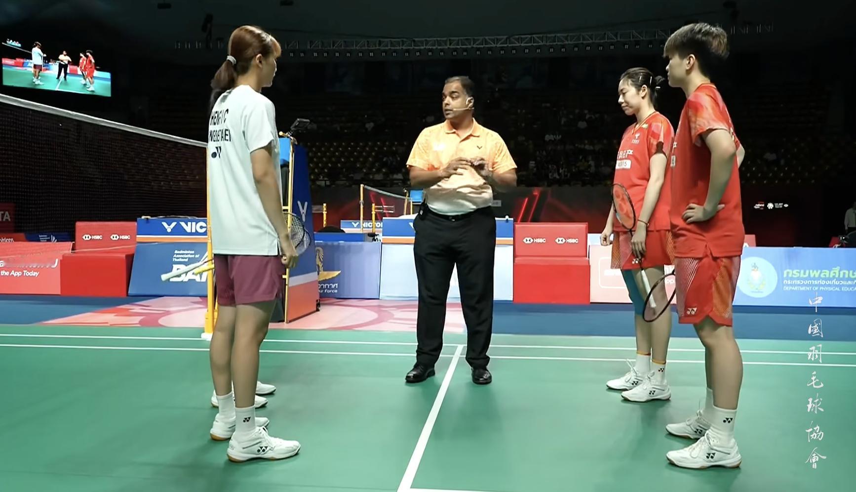 鲍骊婧/曹梓涵🇨🇳 vs 胡绫芳/郑宇倢，比赛马上开始！2026年泰国羽毛球