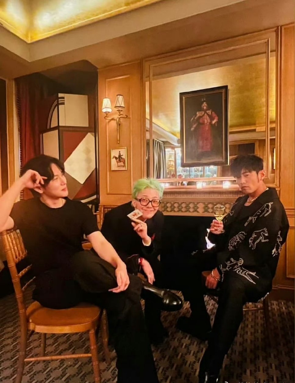 周杰伦ins晒与权志龙合照 周杰伦在他的Instagram故事中晒出了与韩国艺人