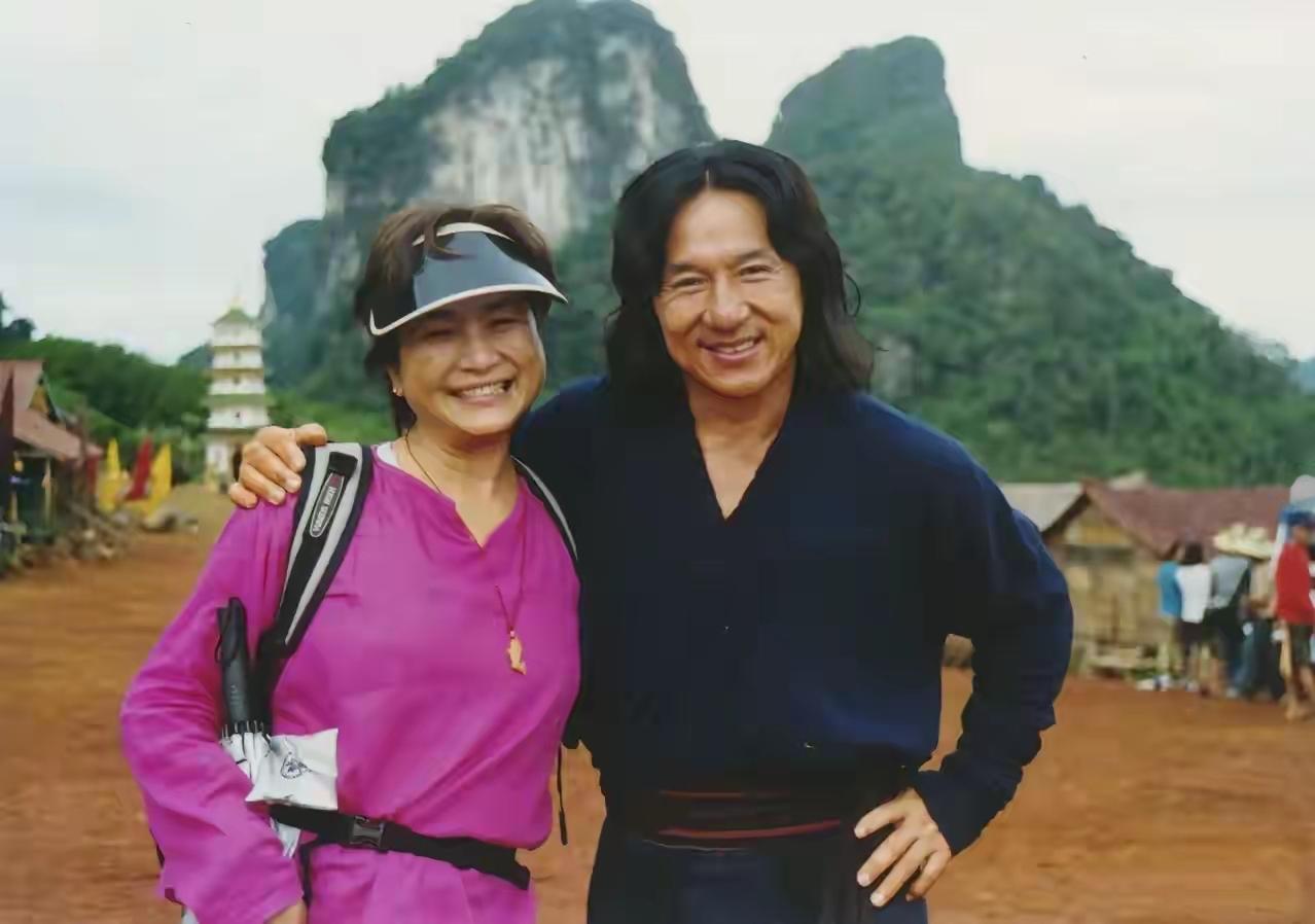 人老了才明白：“夫妻间就算感情淡了，没了体贴，分房睡，没什么话说，各吃各的饭，各