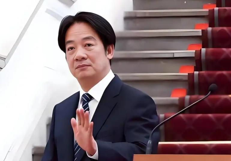 1月1日，赖清德将发表元旦谈话，根据联合早报的消息，他入场时与韩国瑜握手，却没有