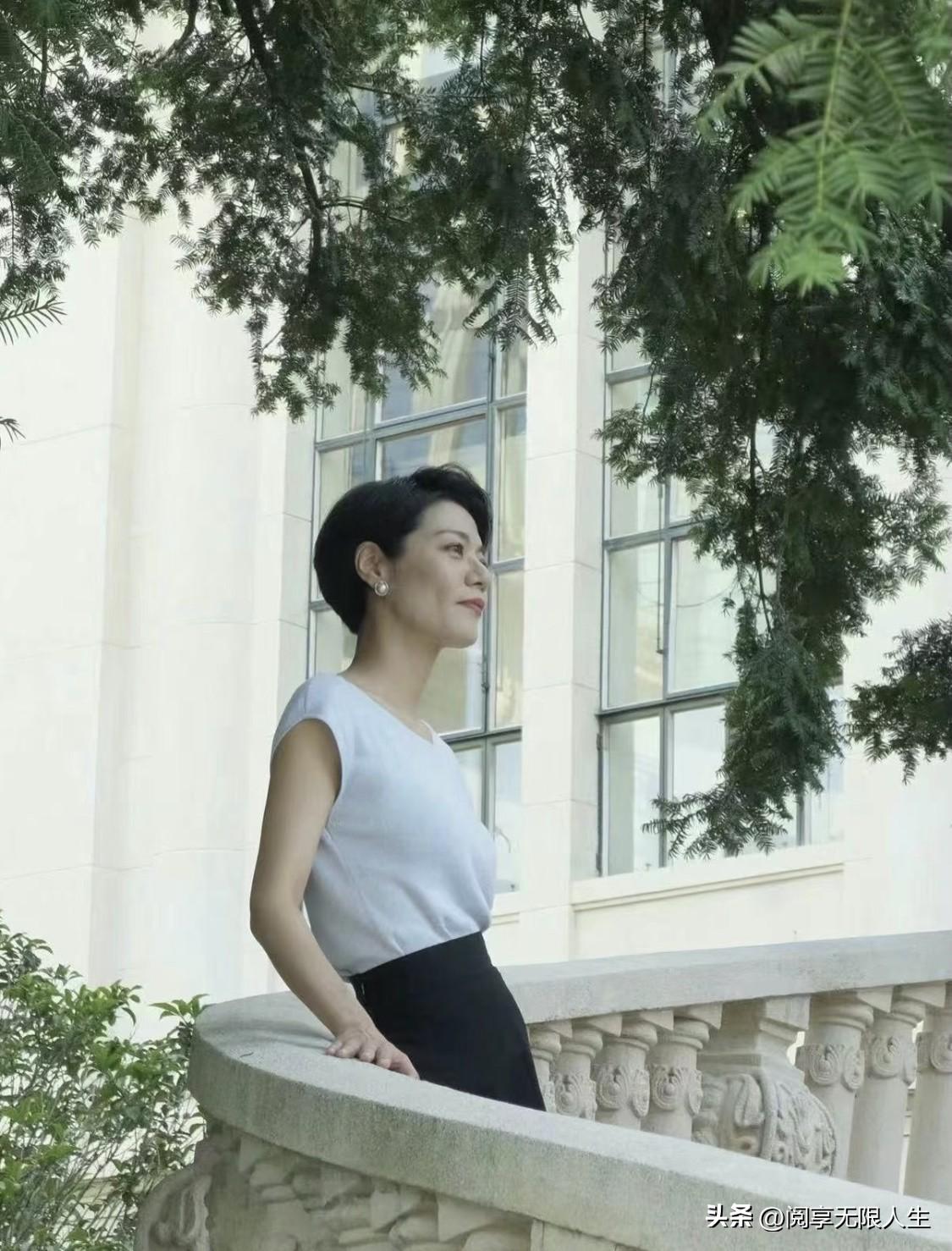 复旦大学陈果教授说：
“男人放不下女人肉体上的越界，女人放不下男人精神上的游离。