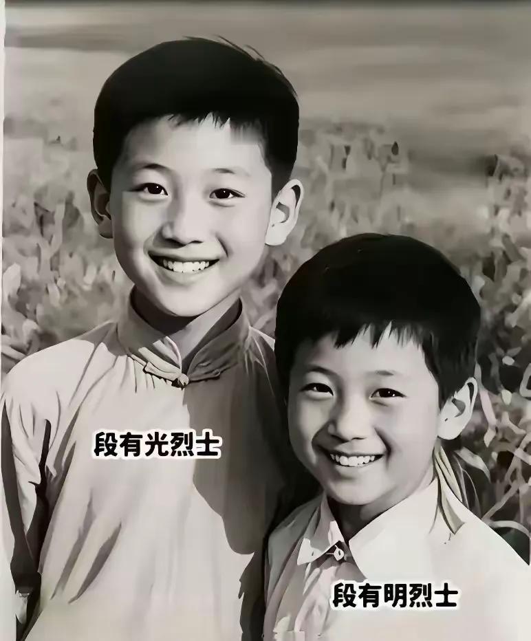 谁能不落泪？照片里笑得灿烂的兄弟，先后牺牲在对越自卫反击战战场。弟弟追着哥哥的脚