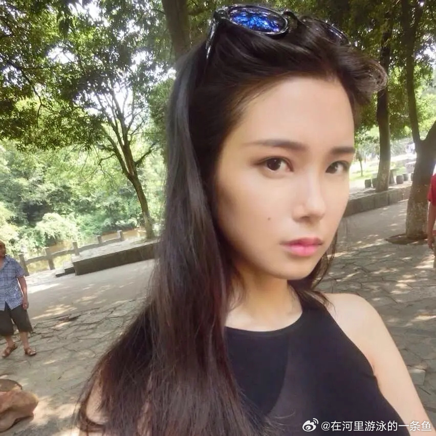 张昊玥捞🐟转移视线的目的就达到了啊，张昊玥点没点赞是重点吗？乱拳打法了已经，一