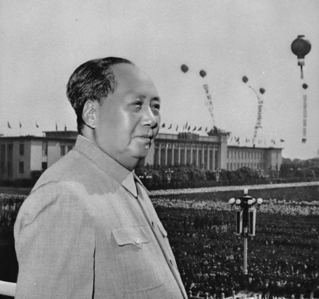 “国家不分大小，只要充分动员人民，坚决依靠人民，进行人民战争，任何强大的敌人都是