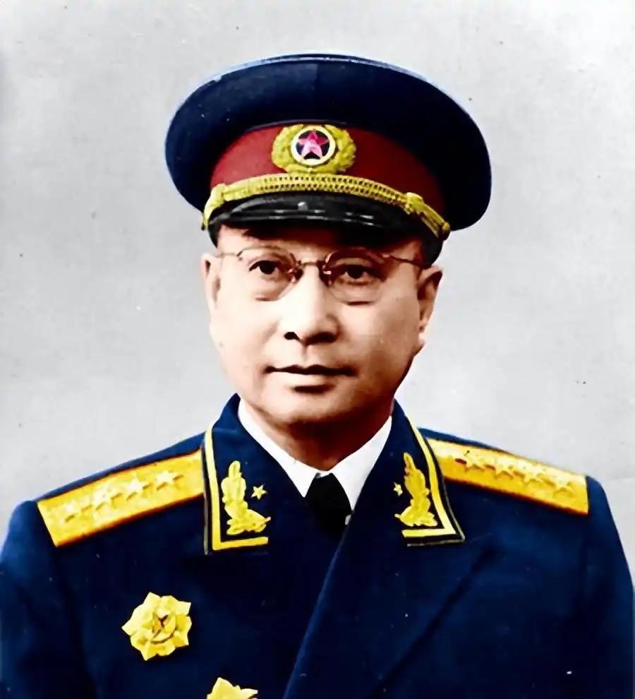 他救过蒋介石的命，蒋劝他写“自首”，他刷刷写下六个字

1933年，陈赓在上海被