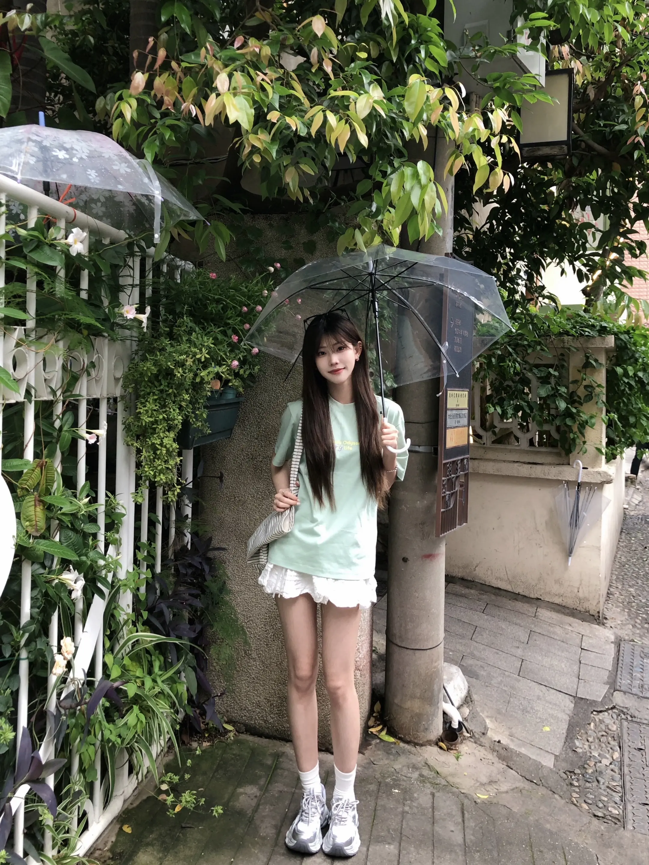 女孩 你的眼泪是否比雨滴轻