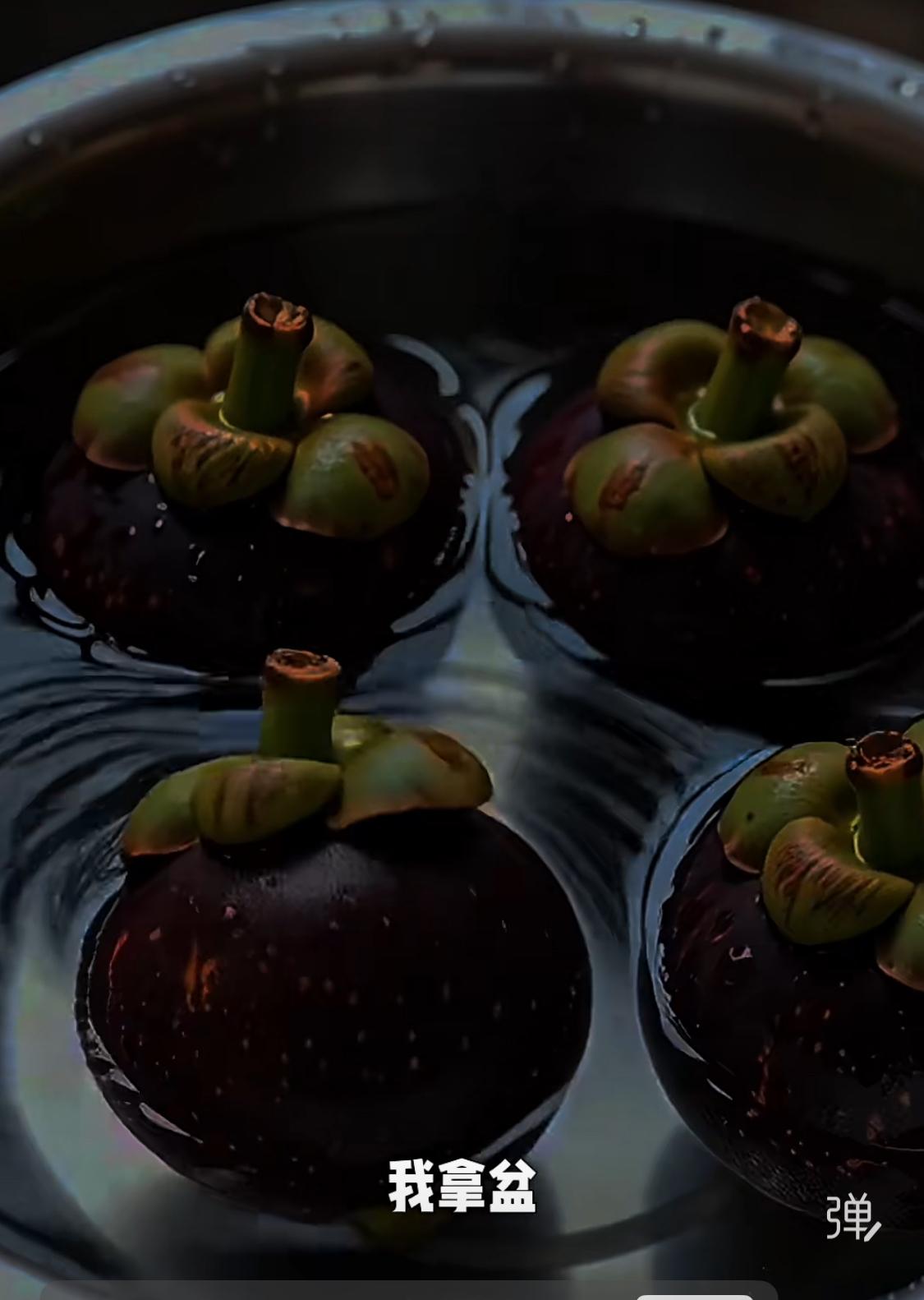 人对于没吃过的东西有多尴尬，我有一个南方的朋友前几天吃东北皮冻一样，他嫌凉，放在