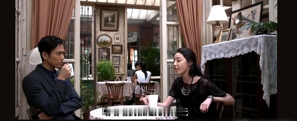 七年后重逢，萧筱连句客套都没给，处处给闺蜜赵默笙下绊子。

她甚至帮着何以琛说话