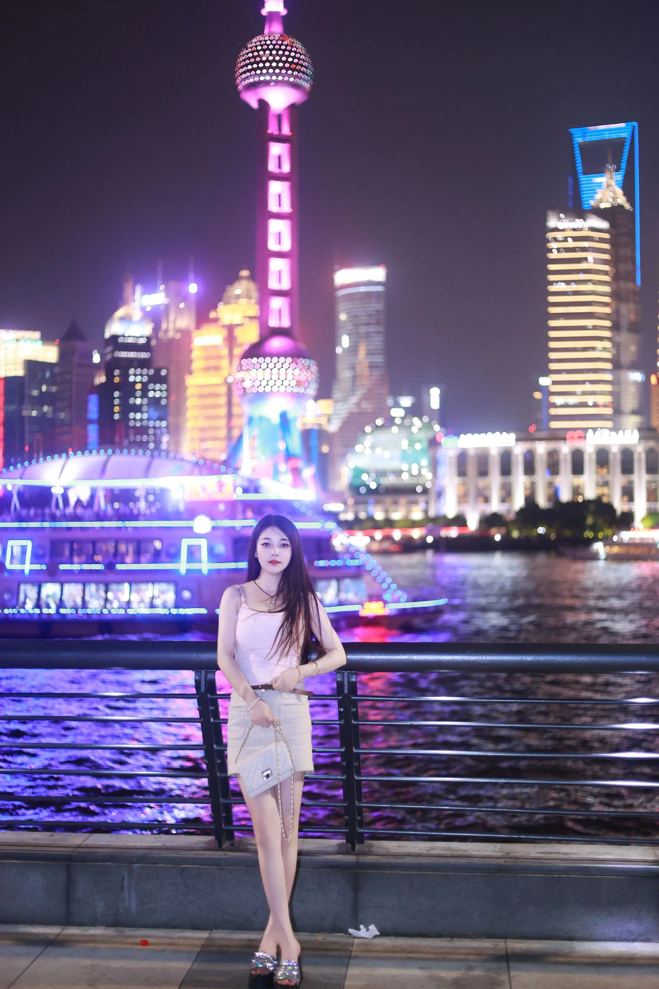 东方明珠    “久闻其名 魔都之约 如约而至”  外滩    “总要...