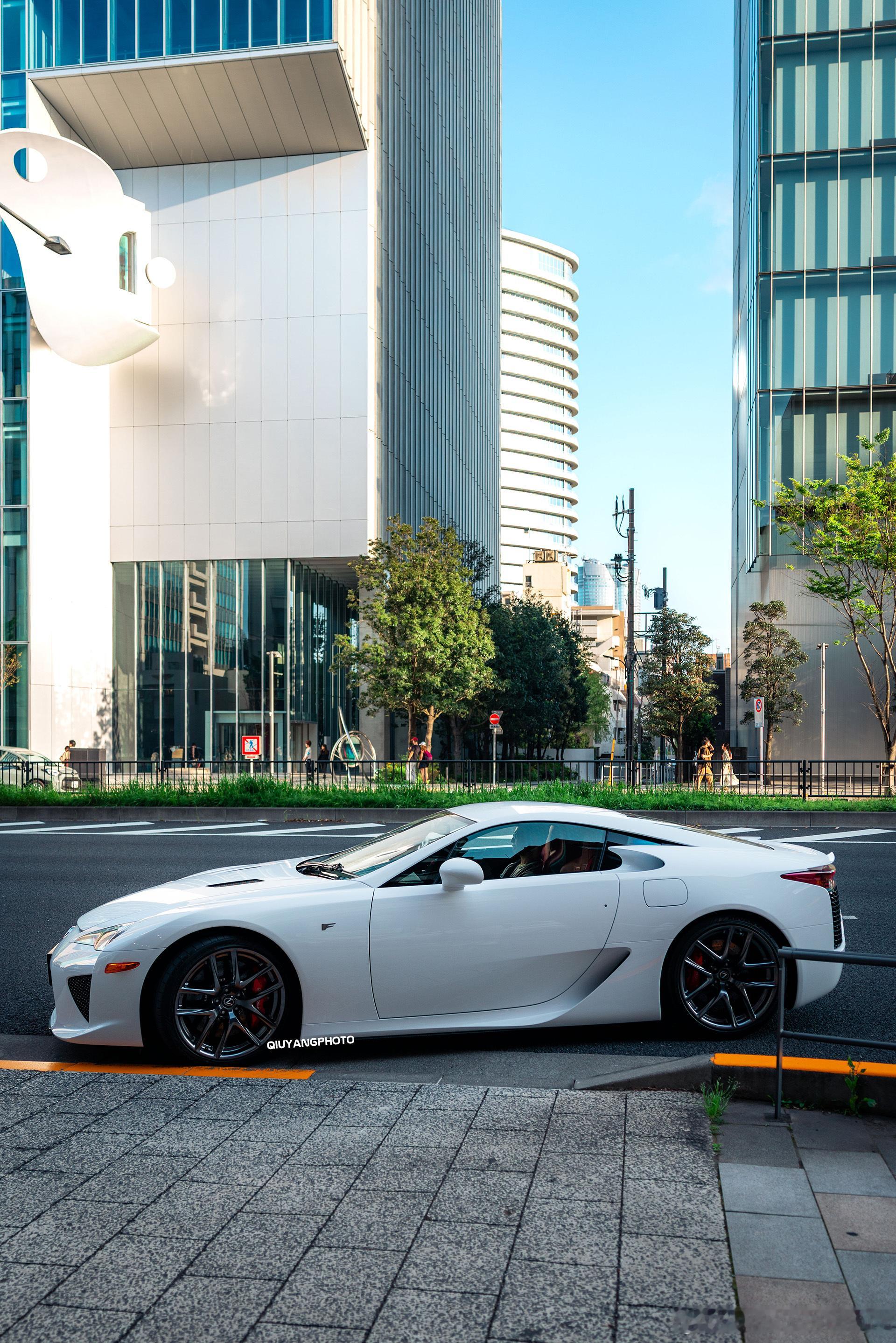 Lexus LFA cars01豪车拍全民拍车 好天气的青山外苑的周末不会让人失
