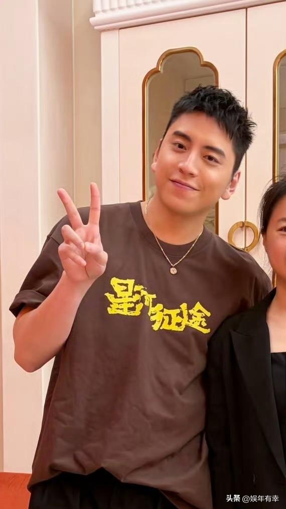 惊掉下巴！王大陆竟然复出拍戏，出演作品《星河征途》，搭档彭小苒、牛骏峰等人。消息