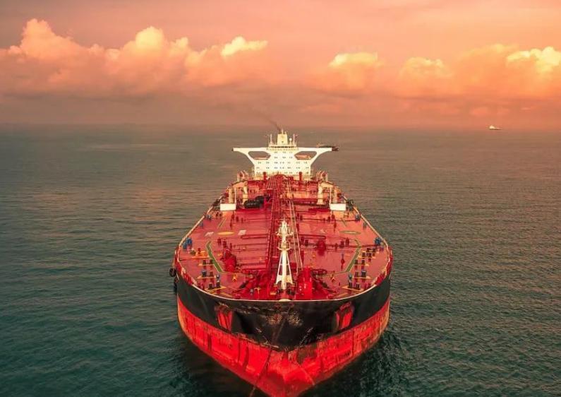 玩爽了！
美国抢油轮上瘾了，
连俄罗斯也不放过！


美国在公海
扣押了一艘俄罗