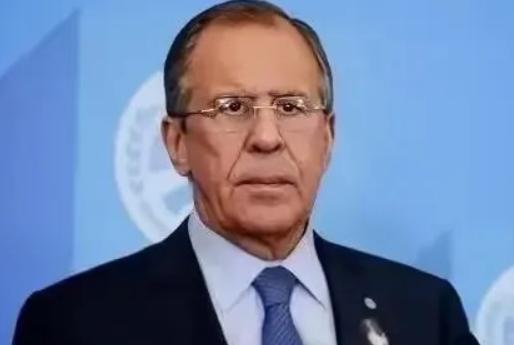 俄罗斯打乌克兰，美国光明正大地给乌克兰送武器。现在美国打伊朗，俄罗斯也开始光明正