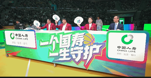 王非指导这个“9分变10分”丢掉了中国篮球界最后的底线，明明余泽辰这一下就不该给