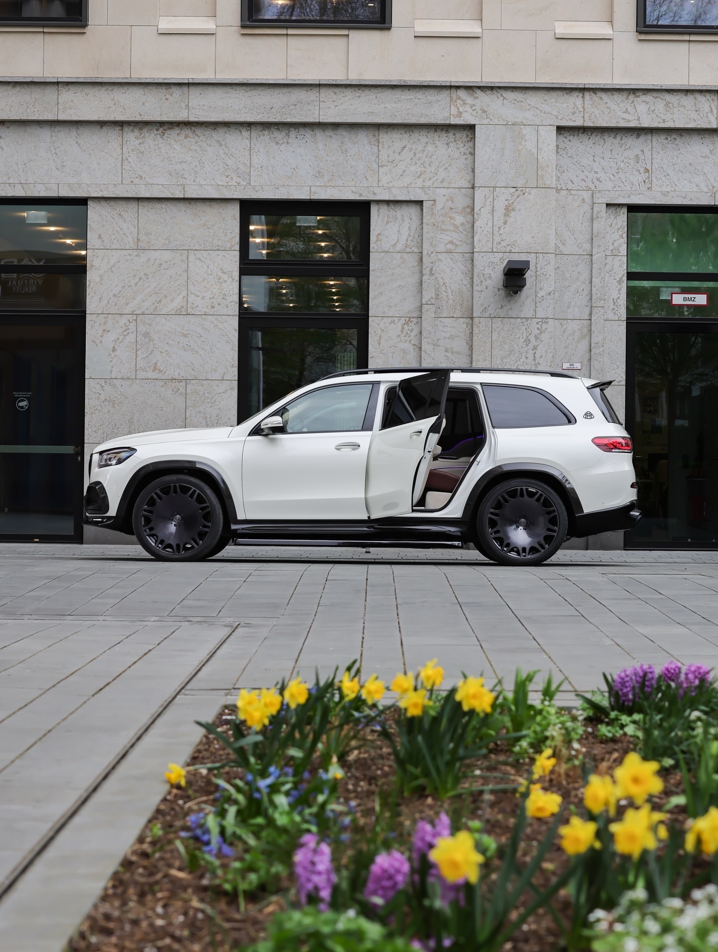 今日精选座驾🛩️欢迎登机！梅赛德斯-迈巴赫 GLS 650 BRABUS 版！