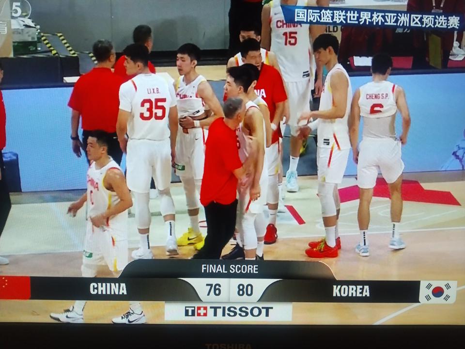 出乎意料！这场球，中国男篮打的太逊了！是不是亚洲杯后获得的赞誉太多了？
    