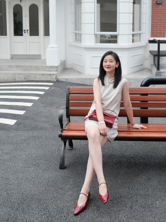 优雅通勤👠红鞋和小白裙