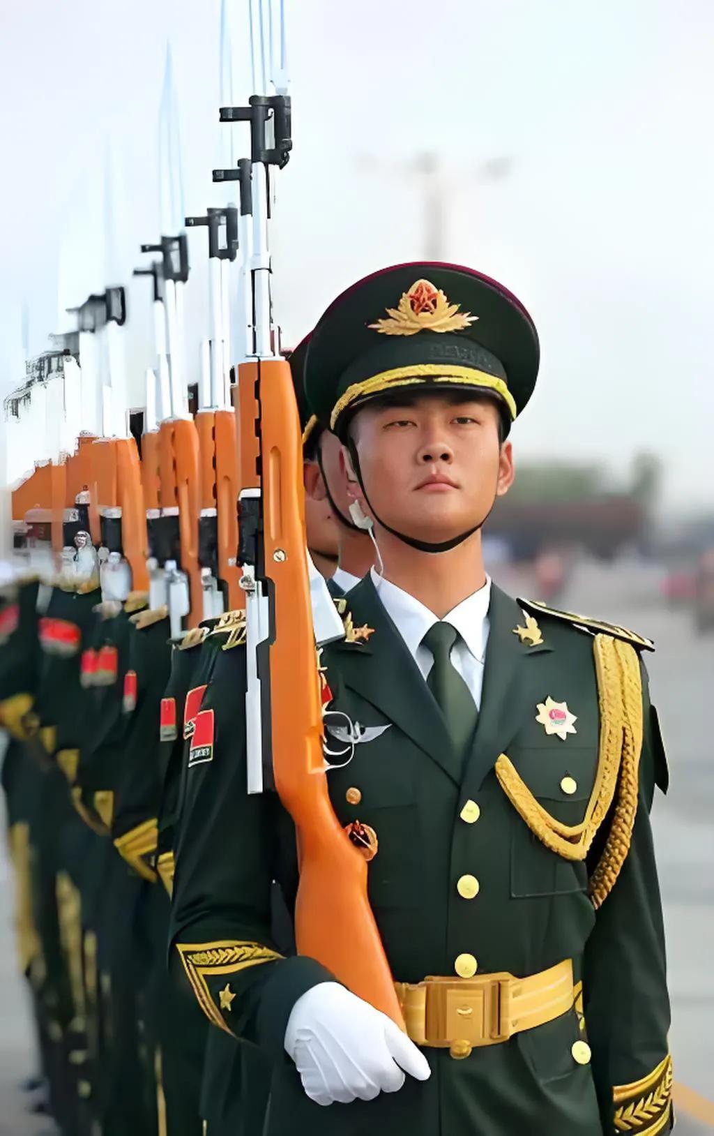 我个人觉得，每次检阅，最辛苦的应该是那几个标兵，因为标兵就位口令发出，到检阅结束