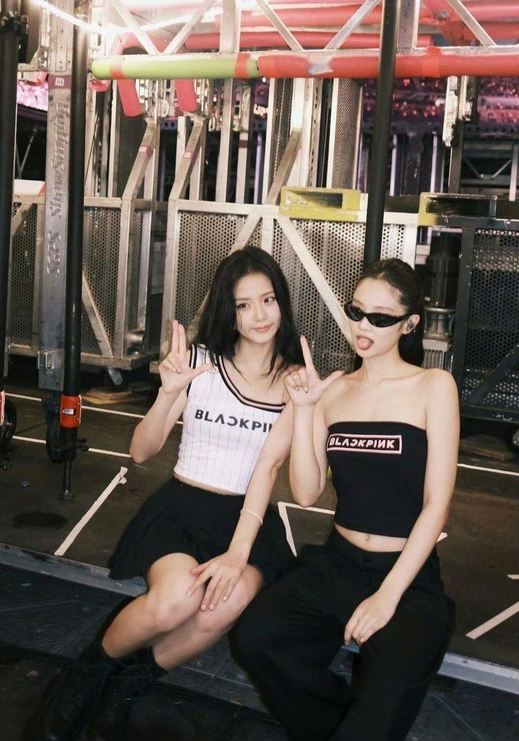 📆由于咻咻姐和妮在24号都有红毯行程，所以给大家总结一下时间表🐰🐱（均为北