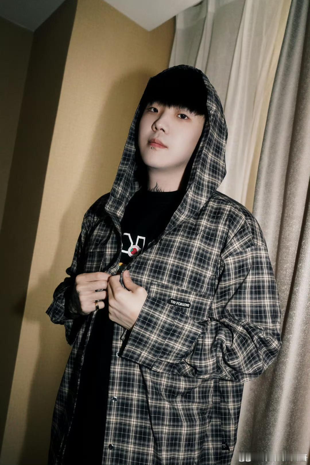 辉子征服导师的导师新说唱2025 辉子带着大招来了！中式蛋糕舞台直接点燃韬哥，连