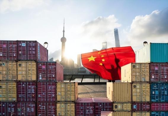 特朗普没想到，估计普京也没想到，英国首相居然当着全世界的面，把中国和美国、欧盟一