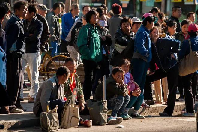 往日的富豪，如今白手起家能不能成功？
有富豪做过挑战，无一例外，他们都失败了。