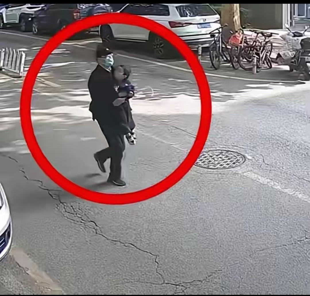 如果不是官方媒体报道了，我是真的不信！清华女博士，北京朝阳街头，光天化日之下，7