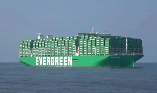 近期，霍尔木兹海峡成为全球地缘博弈的焦点，特朗普的封锁宣言闹得沸沸扬扬，却被多艘