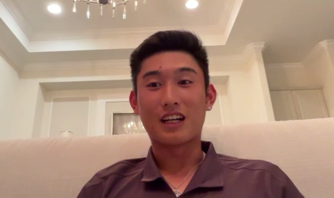 早上参加ATP250中银香港网球公开赛组织的商竣程线上采访（图1），小商将连续第