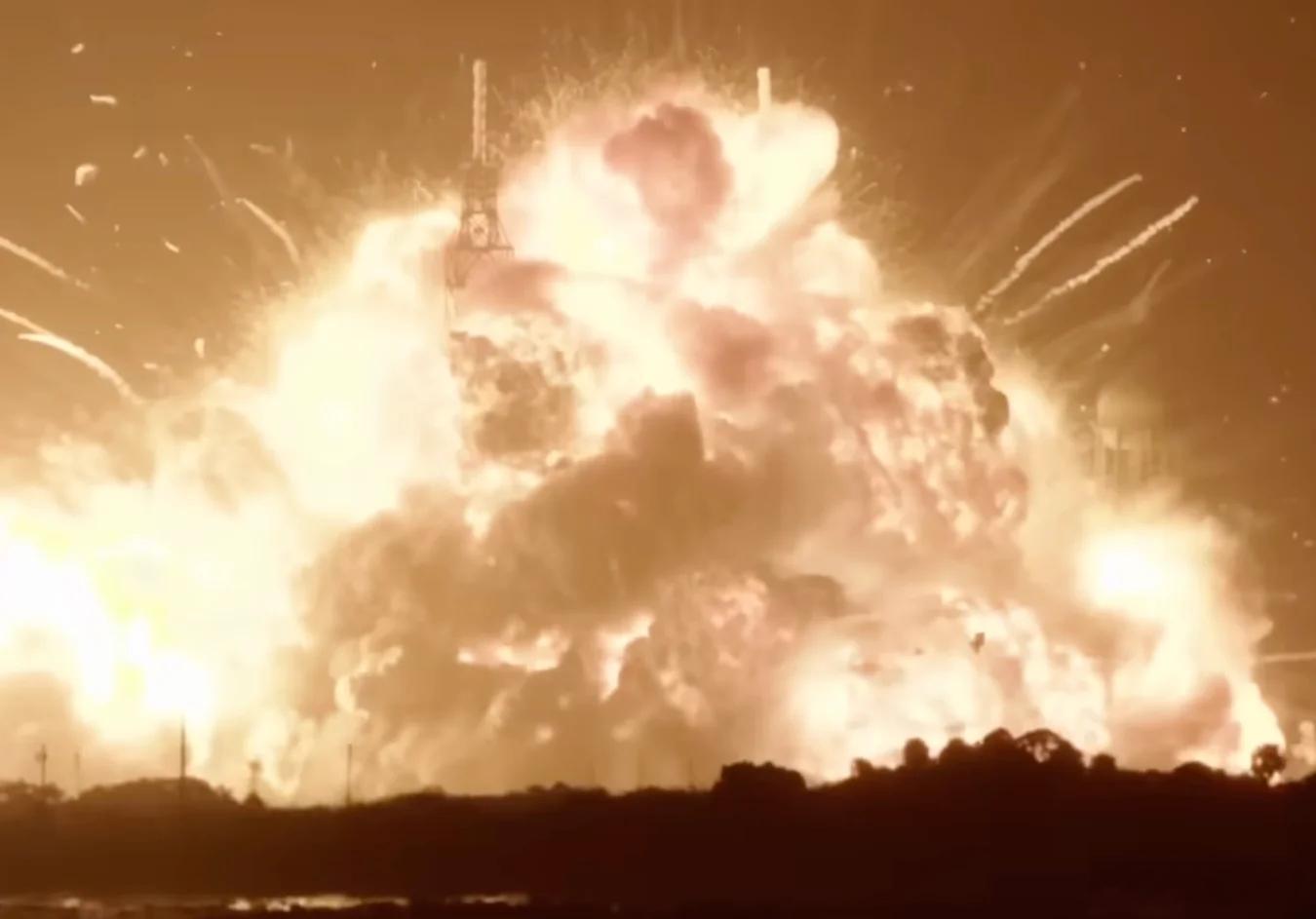蓝色起源火箭在发射台上爆炸，对其追赶马斯克的SpaceX的努力造成挫折周四，一枚