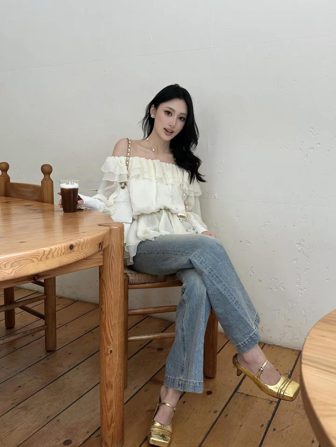 法式慵懒感拿捏了💁🏼‍♀️。今日穿搭 慵懒感穿搭 早春穿搭 kingwen