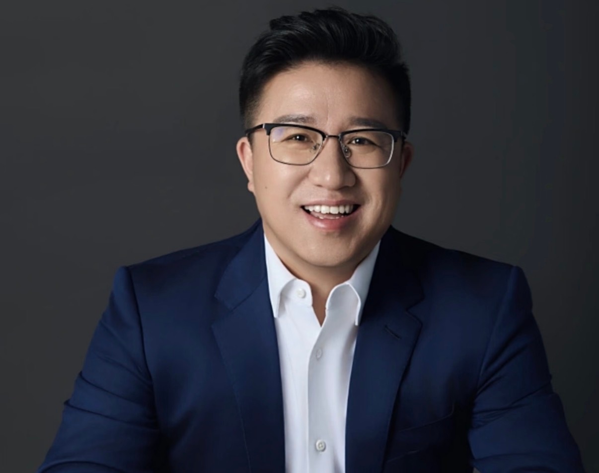 原极氪 CBO 关海涛回到了荣耀，这次将负责全球市场营销。关海涛之前在荣耀任职多