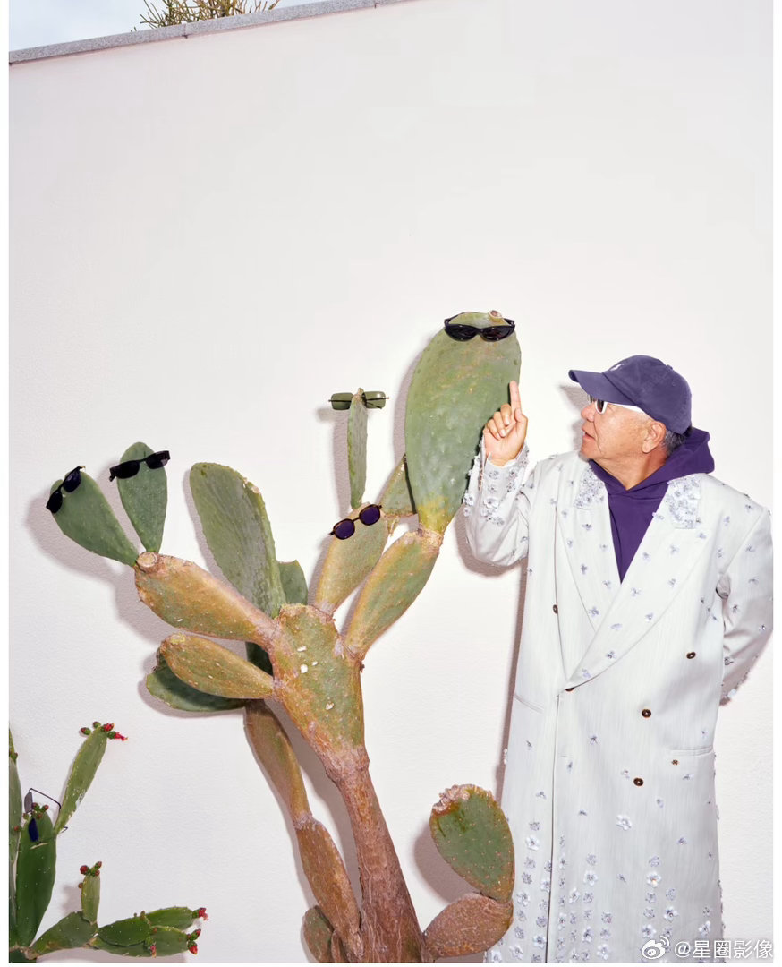 这是郑晓龙导演爆剧红利吗（bushi）。直接登上时尚杂志了您可真是一点都不老 