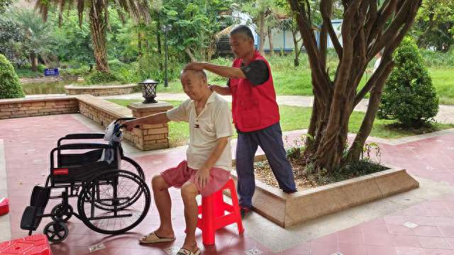 便民连着你我他 热情服务暖万家