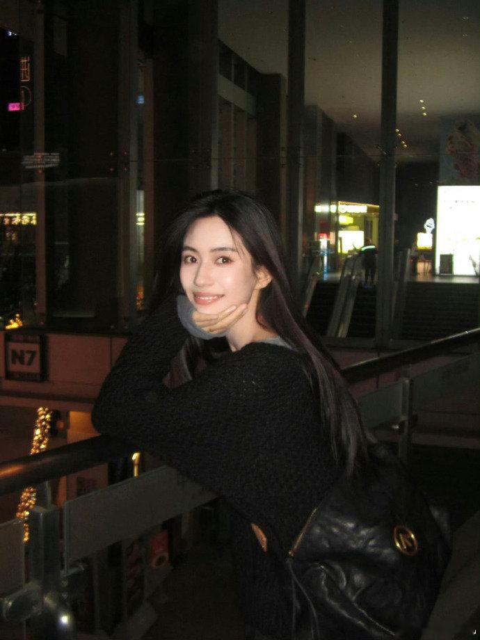 曝秦俊杰和飞凡恋情 90生谋女郎是秦俊杰和飞凡 90生谋女郎是秦俊杰和飞凡 