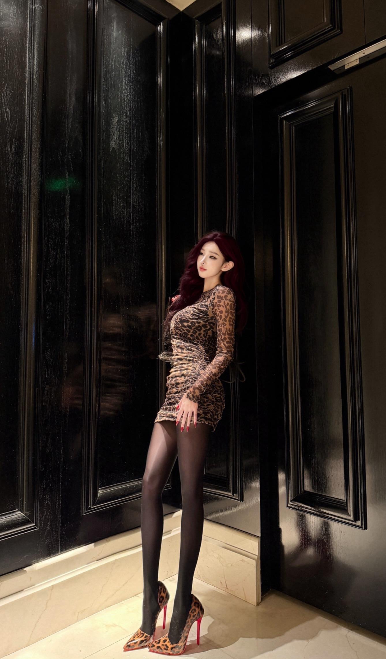 你那颗赤热的心 就应该被我踩在脚底下