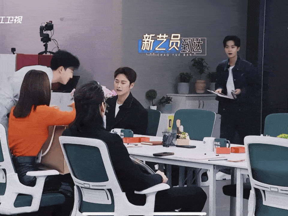 笑得不知道的还真以为鸣龙少年是一部校园三角恋🫢 ​​​