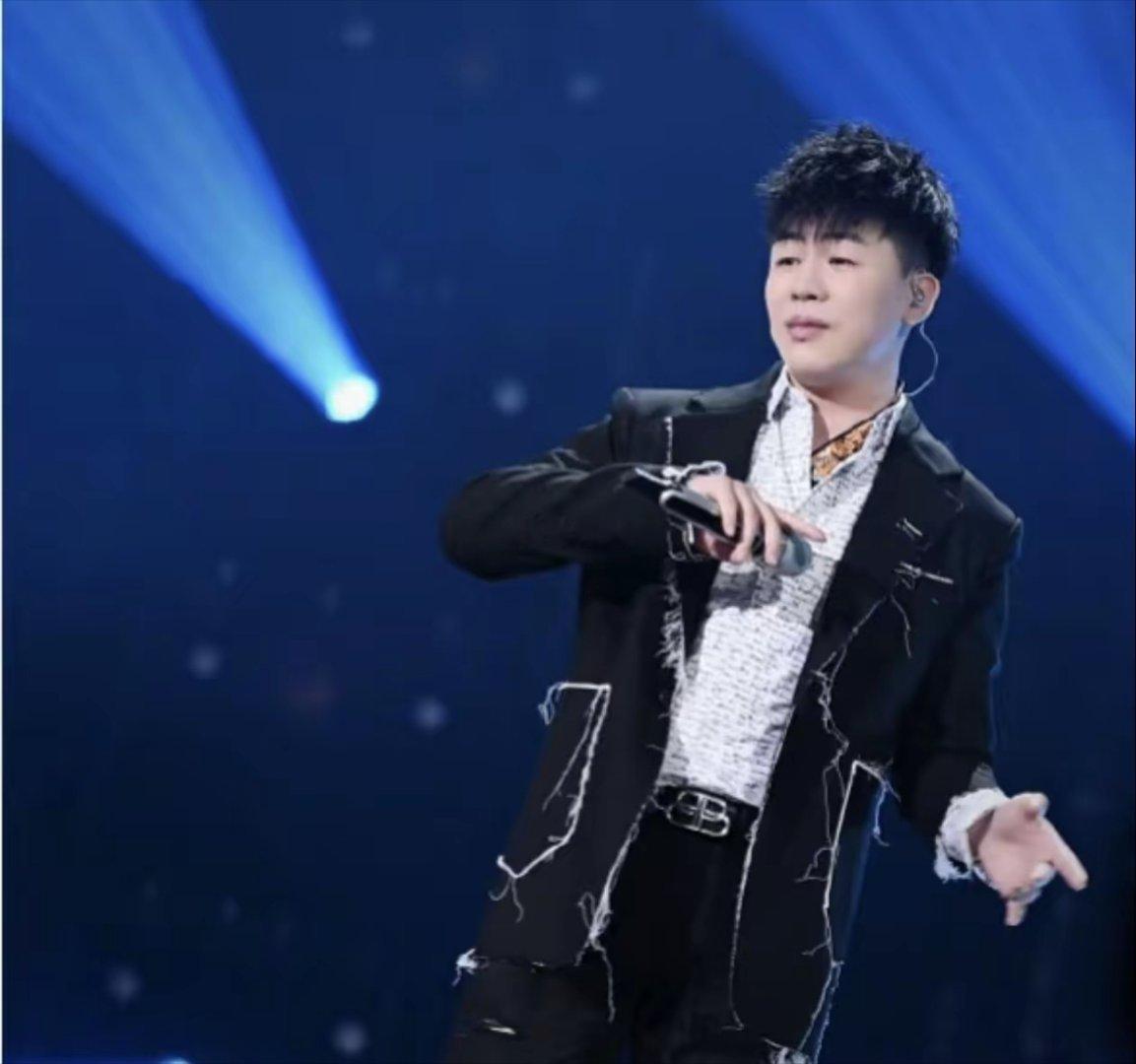 你可知道，堪称音乐鬼才的胡彦斌年轻时创作的两首歌曲自己唱也会翻车《月光》，算唯是