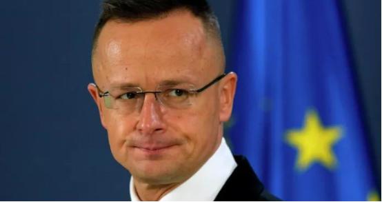 西雅尔多警告泽连斯基将面临后果
 
一则来自布达佩斯的强硬警告突然炸响，直接把泽