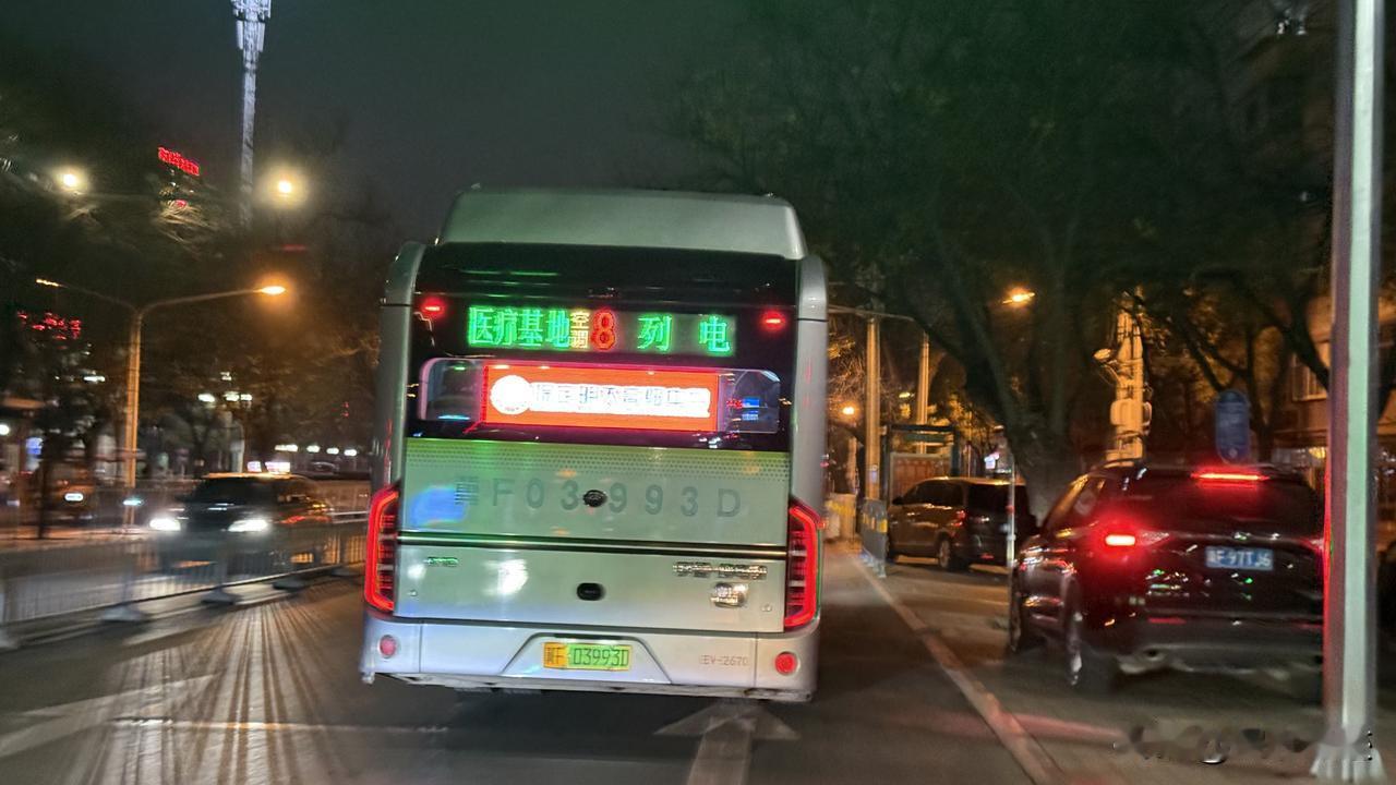 没想到保定这边也有直接到医疗基地的公交车了，前段时间说试营业，不知道现在咋样了。